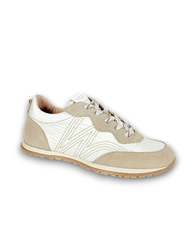 SNEAKERS BARE FOOD